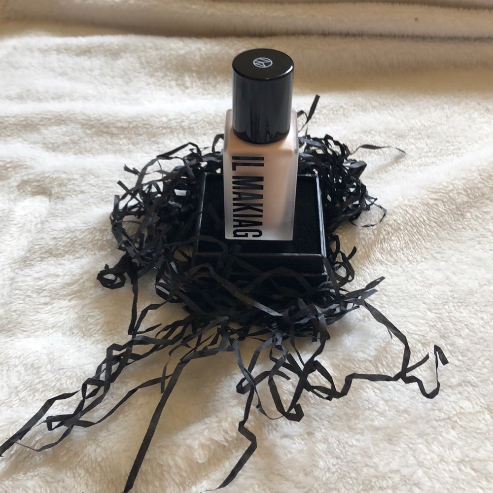 IL MAKIAGE ~ Foundation. Light with pink undertone